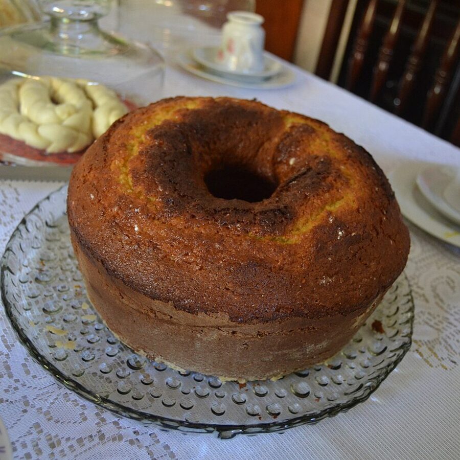 Bolo de Fubá com Goiabada